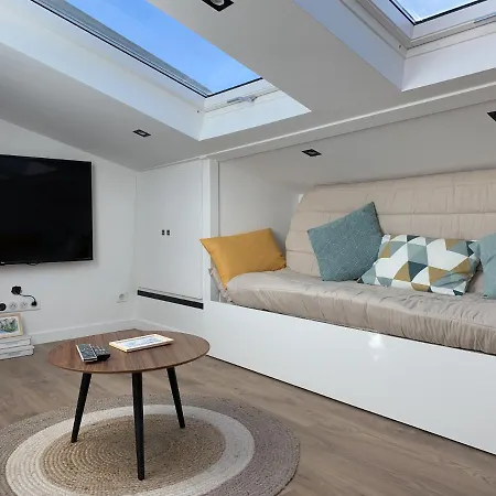 Apartment Cosy And Bright Studio, Full Equipment, Earth Old Town